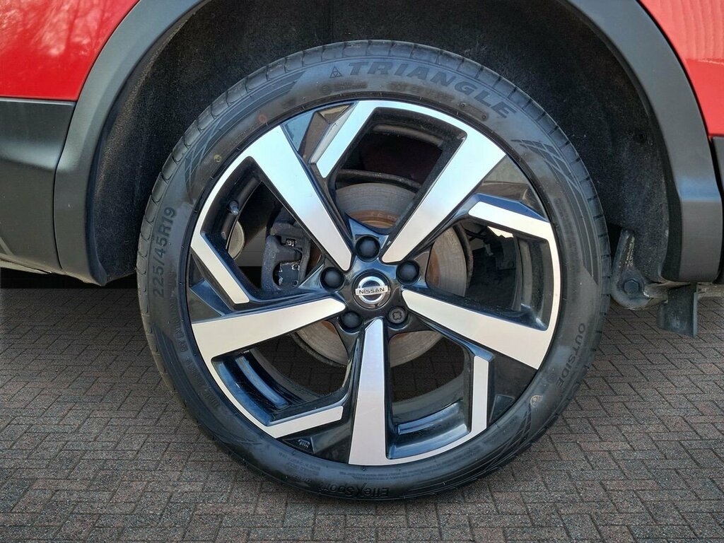 Nissan Qashqai 1.3 Dig-t Tekna - 2018 68 MW68DHJ Red #5