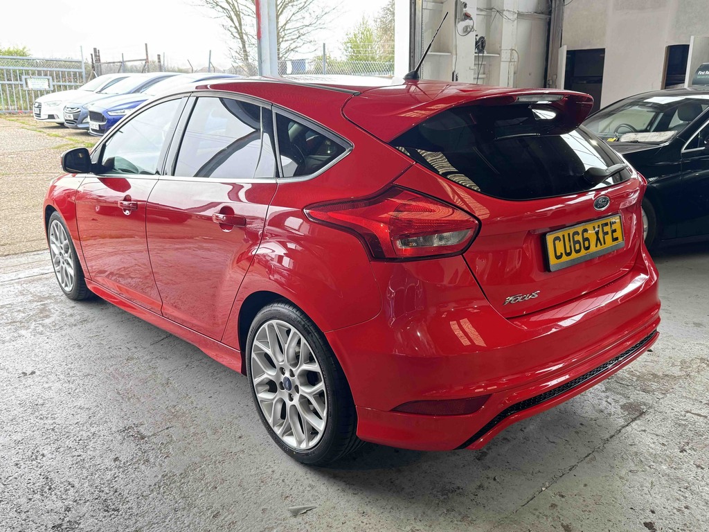 Ford Focus 1.5 Tdci 120 Zetec S CU66XFE Red #5