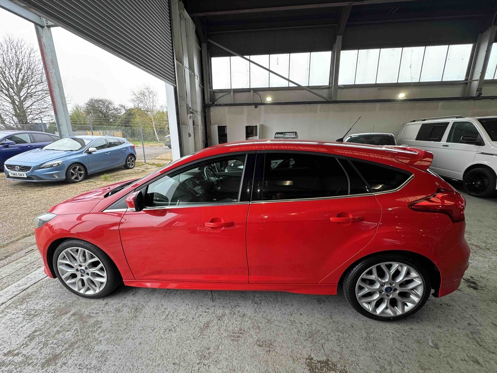 Ford Focus 1.5 Tdci 120 Zetec S CU66XFE Red #4