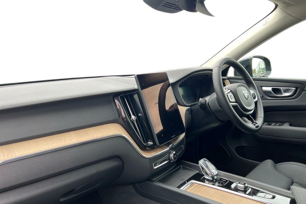 Volvo XC60 Plus, B5 Awd Mild Hybrid, Dark RJ25ZYY Black #4