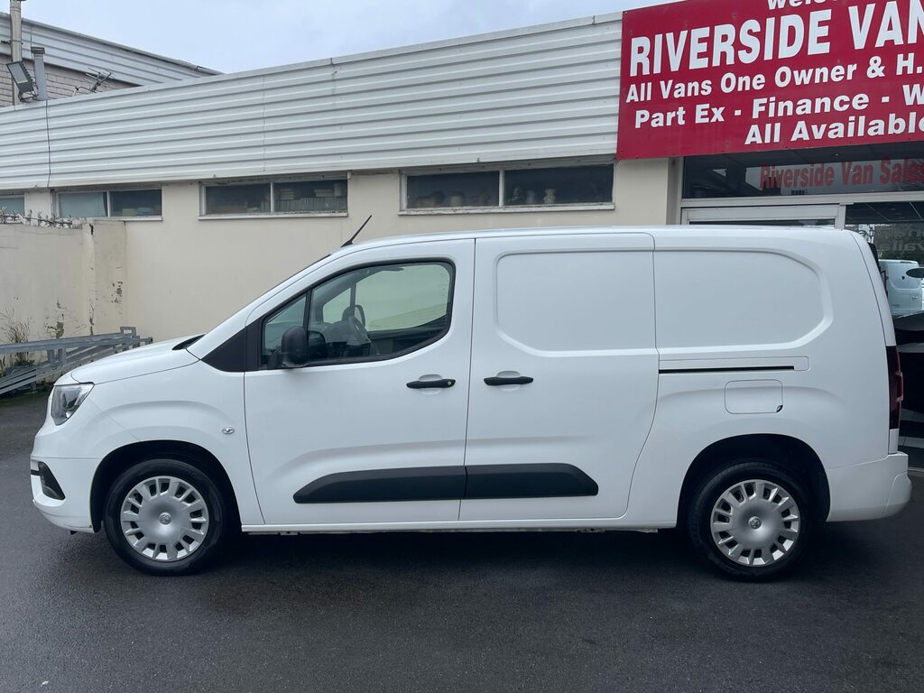 Vauxhall Combo 1.5 Combo 2300 Sportive Td Ss 100.6 Bhp DN70CKE White #3