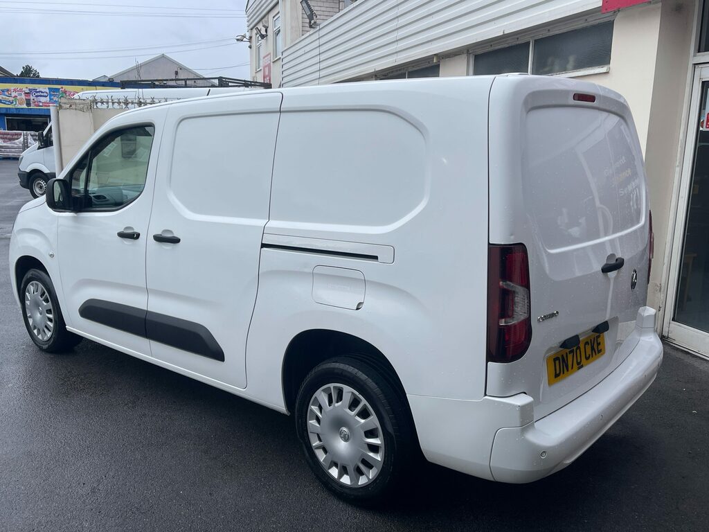 Vauxhall Combo 1.5 Combo 2300 Sportive Td Ss 100.6 Bhp DN70CKE White #4