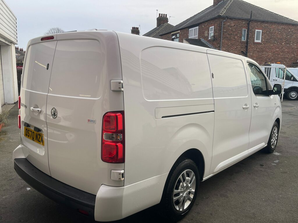 Vauxhall Vivaro 1.5 Vivaro 2900 Sportive Ss 100.6 Bhp DS70NZA White #4