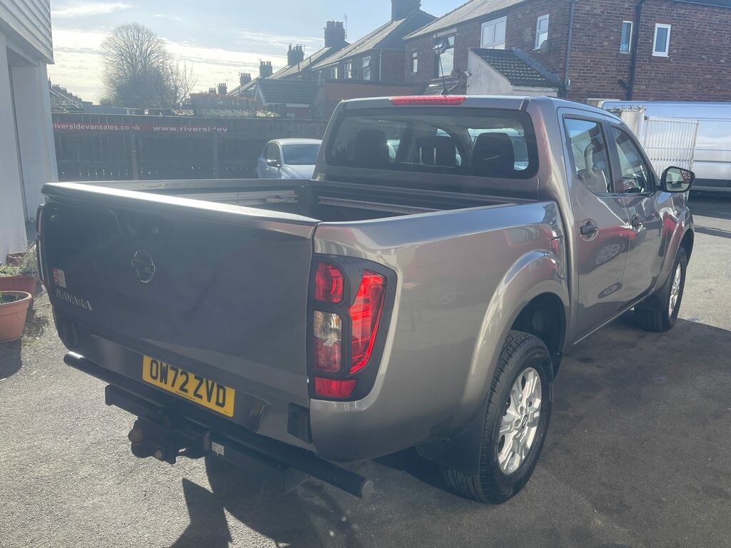 Nissan Navara 2.3 Navara Acenta Dci 160.9 Bhp OW72ZVD Grey #6