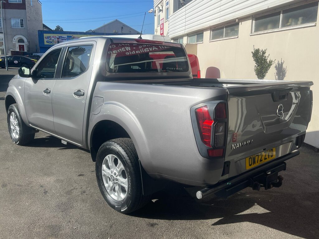 Nissan Navara 2.3 Navara Acenta Dci 160.9 Bhp OW72ZVD Grey #4
