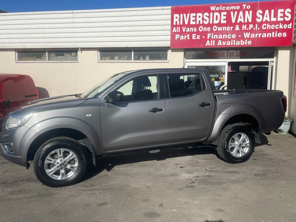 Nissan Navara 2.3 Navara Acenta Dci 160.9 Bhp OW72ZVD Grey #3