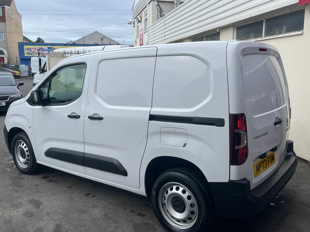 Peugeot Partner 1.5 Partner Professional Premium Bhdi 100.6 Bhp MP73FVM White #2