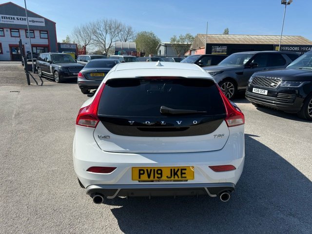 Volvo V40 T2 R-design Edition Hatchback PV19JKE White #4