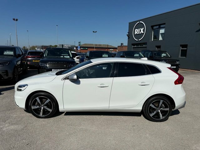 Volvo V40 T2 R-design Edition Hatchback PV19JKE White #3