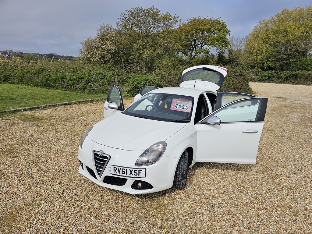 Alfa Romeo Hatchback Blue #1