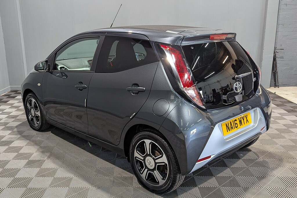 Toyota Aygo 1.0 Vvt-i X-clusiv 2 X-wave Euro NA16WYX Grey #4