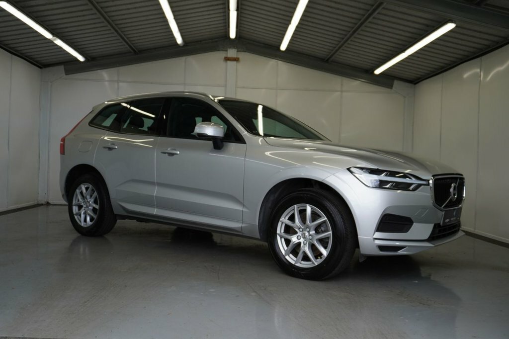 Volvo XC60 2L Momentum Silver