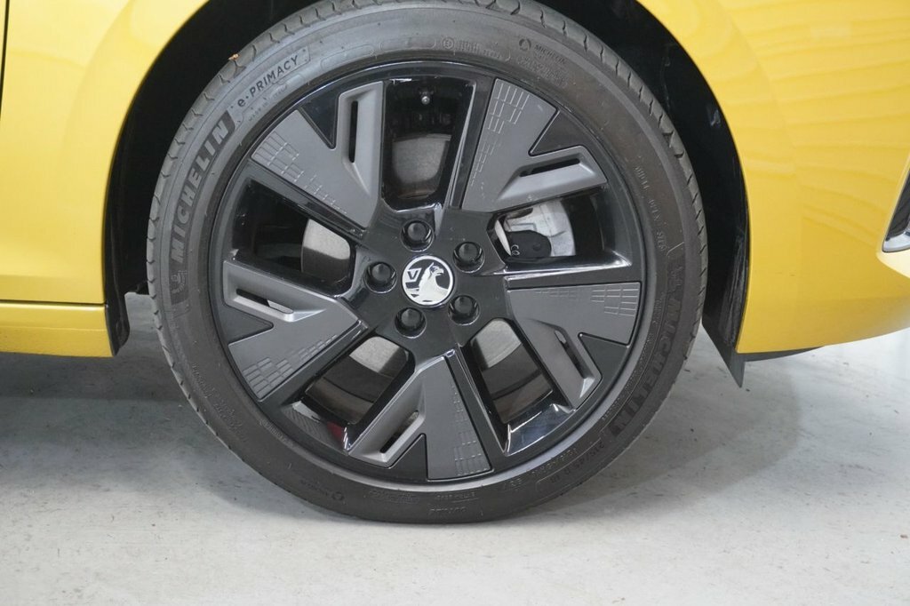 Vauxhall Astra Hatchback DN24VNU Yellow #3