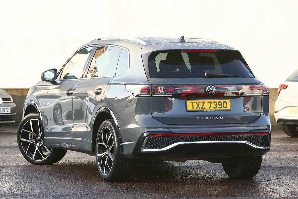 Volkswagen Tiguan 2024 Volkswagen Tiguan 2.0 R-line Tdi Dsg TXZ7390 Grey #3