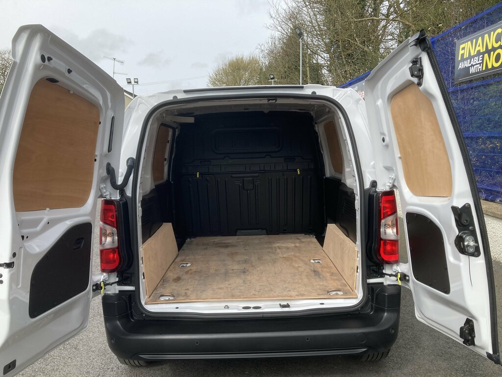 Citroen Berlingo Ex.vat 2024 Citroen Berlingo 1.5 Bhdi M Enterprise CF24NUP White #5