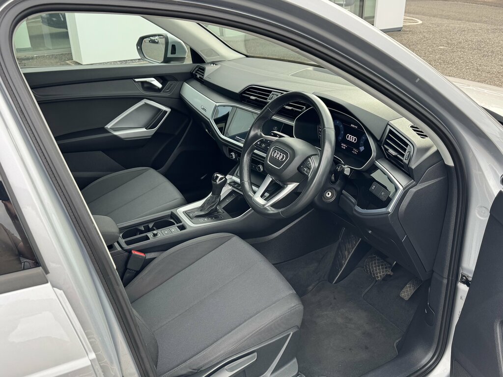 Audi Q3 2021 Audi Q3 Technik 35 Tdi 150Ps S-tronic NG21HVC Silver #3