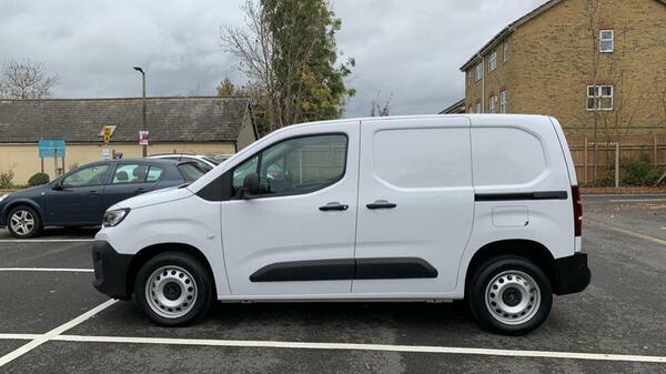 Citroen Berlingo 1.5 Bluehdi 1000 Enterprise M Eat8 Swb Euro 6 Ss LC25UVE  #6