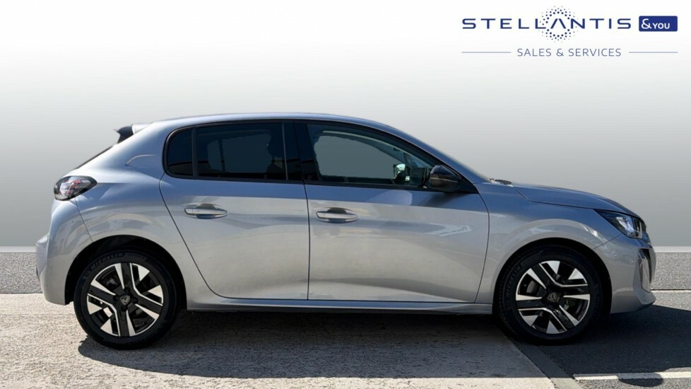 Peugeot 208 1.2 Puretech Allure Hatchback Eu GF25LNC  #2