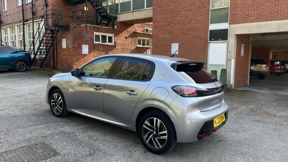Peugeot 208 1.2 Puretech Allure Premium Hatchback M MC22BVN  #5