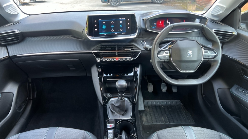 Peugeot 208 1.2 Puretech Allure Premium Hatchback M MC22BVN  #4