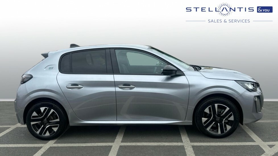 Peugeot e-208 50Kwh Allure 7.4Kw Charger  #2