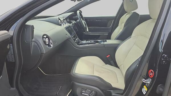 Jaguar XJR V8 Black #30