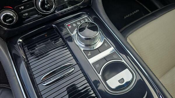 Jaguar XJR V8 Black #26
