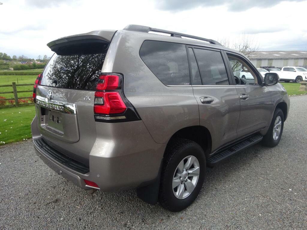 Toyota Land Cruiser 2.8D Invincible Suv FJ66MHA Brown #4