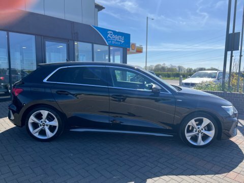 Audi A3 Sportback Tfsi S EY72ZWZ Black #5