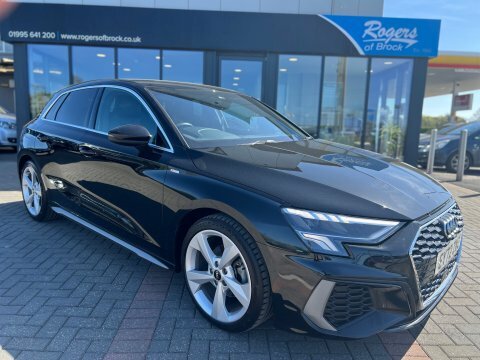 Audi A3 Sportback Tfsi S EY72ZWZ Black #4