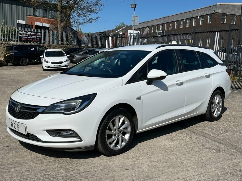 Vauxhall Astra 1.6L Design OU19DFK White #2