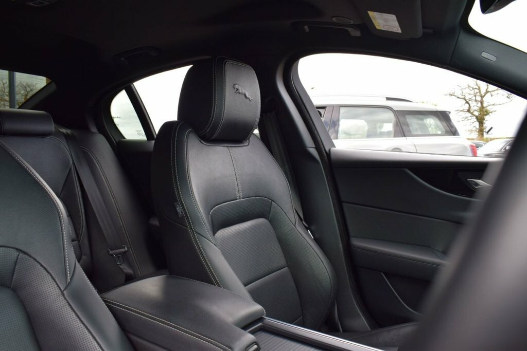 Jaguar XE 2L R-dynamic Black Black #5