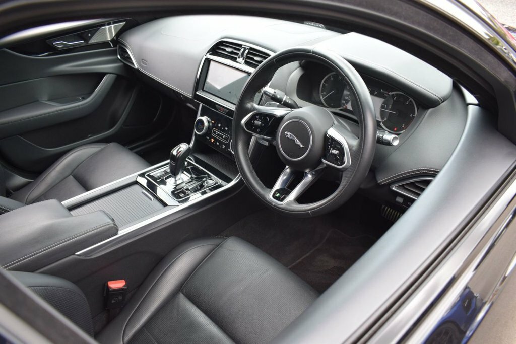 Jaguar XE 2L R-dynamic Black Black #3