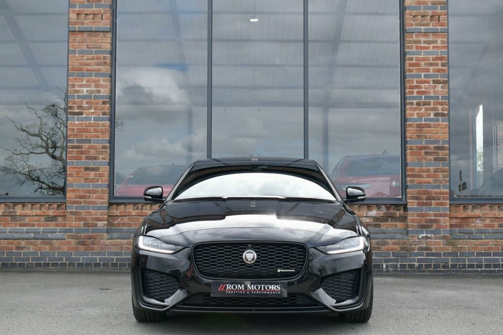 Jaguar XE 2L R-dynamic Black Black #4