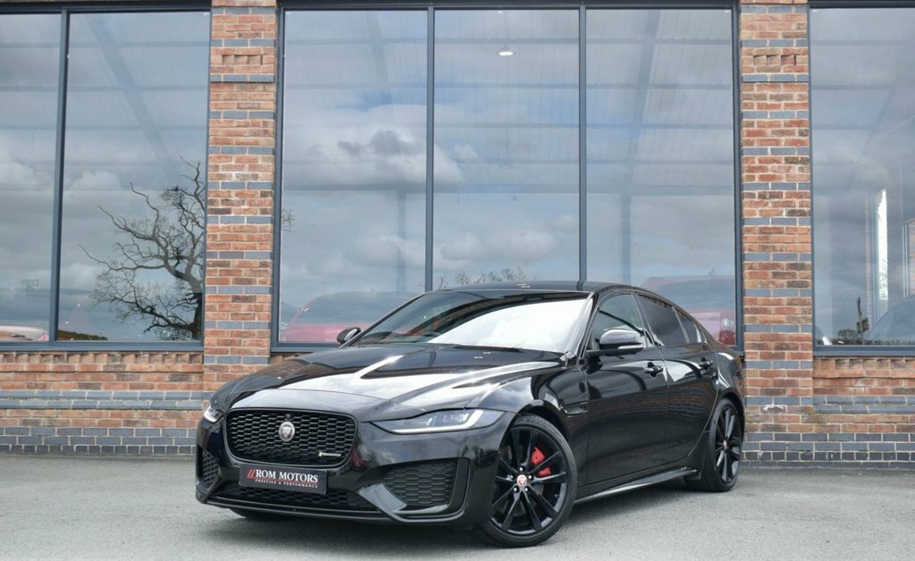 Jaguar XE 2L R-dynamic Black Black