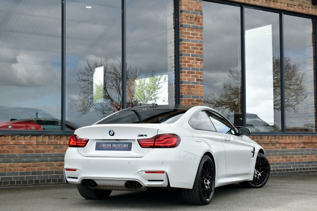 BMW M4 3L Competition YG69SYU White #2