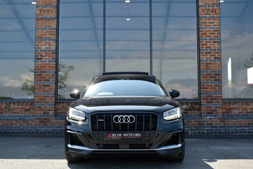 Audi SQ2 2L Black Edition Black #4