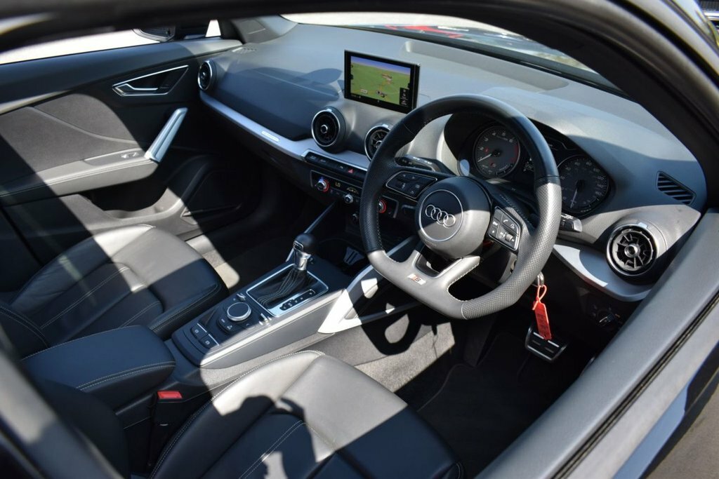 Audi SQ2 2L Black Edition Black #3