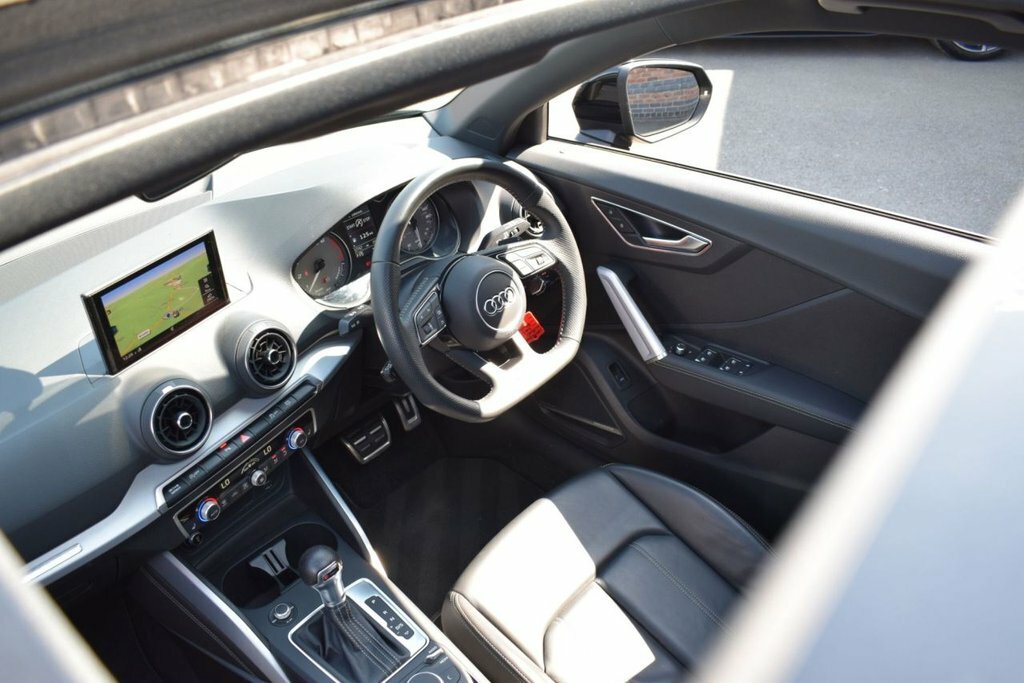 Audi SQ2 2L Black Edition Black #5