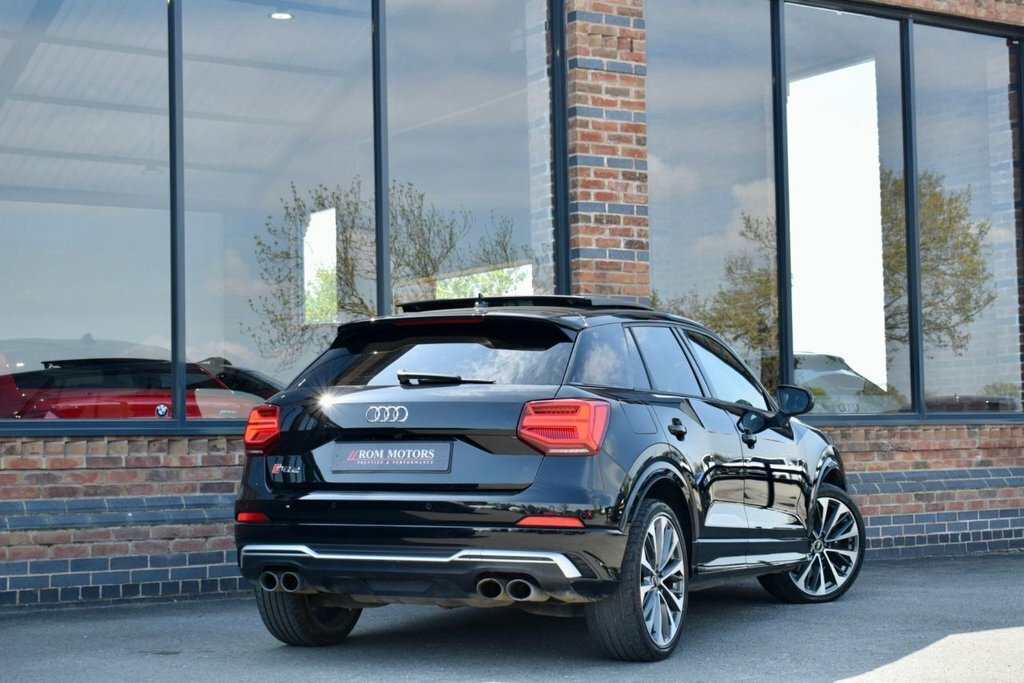 Audi SQ2 2L Black Edition Black #2