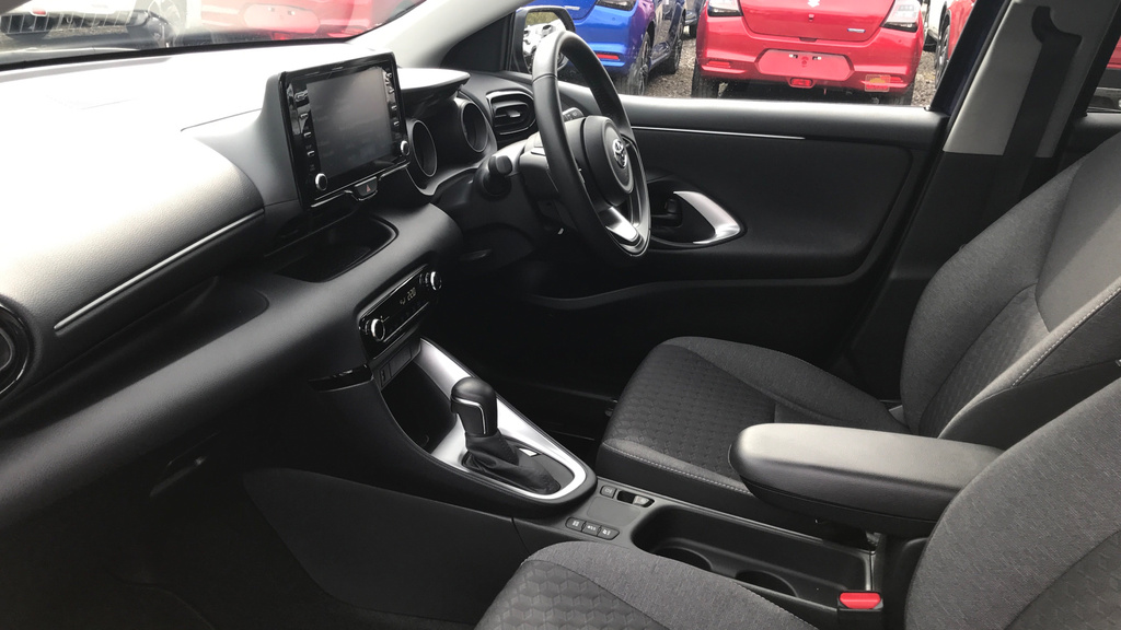 Toyota Yaris 1.5 Vvt-h Design E-cvt Eur FE23ZTC White #5