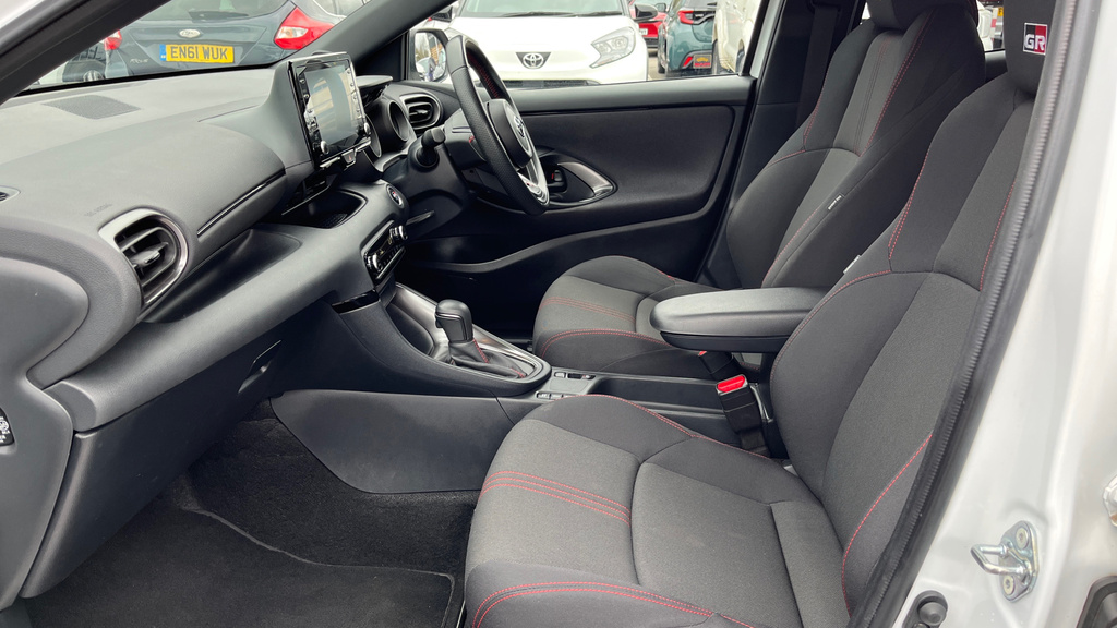 Toyota Yaris 1.5 Vvt-h Gr Sport E-cvt E FM72MZZ Silver #5