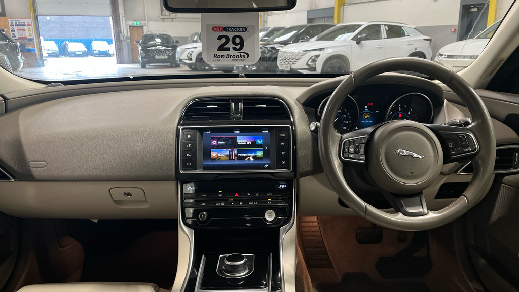 Jaguar XE 2.0D Prestige Euro 6 YR18UXE Grey #5