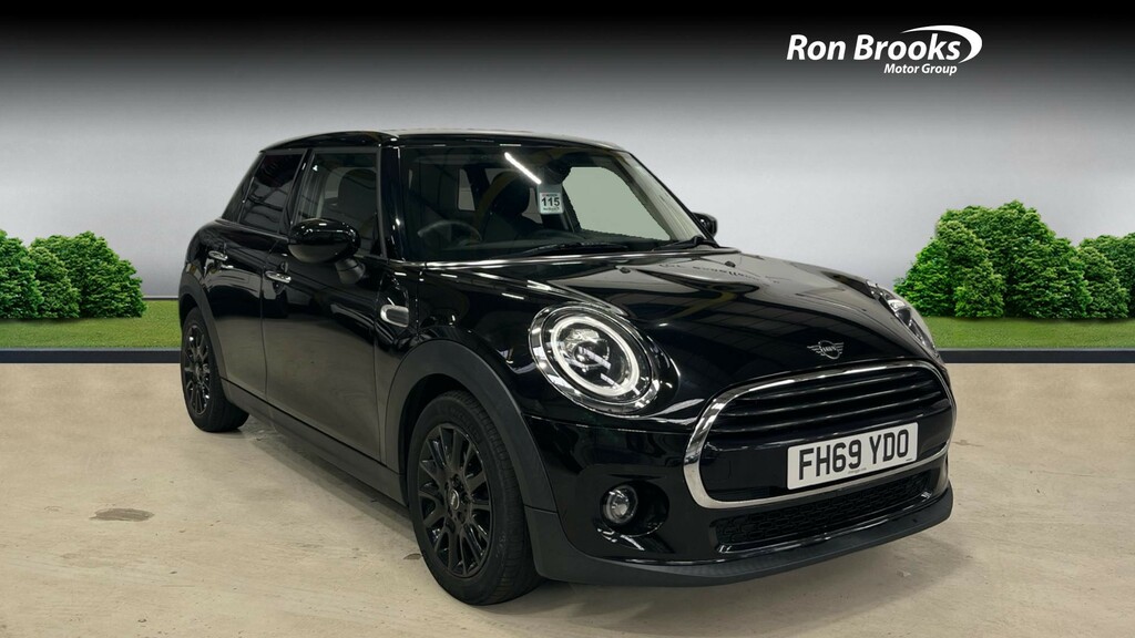 Mini Hatch 1.5 Cooper Classic Euro 6 FH69YDO Black
