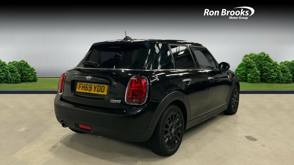 Mini Hatch 1.5 Cooper Classic Euro 6 FH69YDO Black #2
