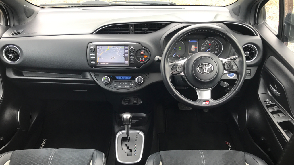 Toyota Yaris 1.5 Vvt-h Gr Sport E-cvt E YS19CRF White #6