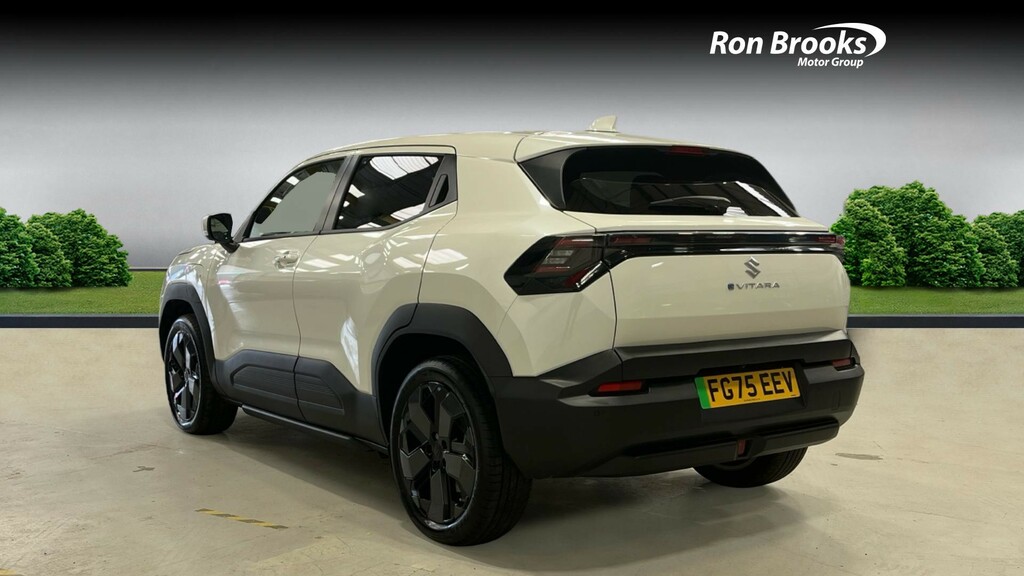 Suzuki 61Kwh Ultra FG75EEV White #4