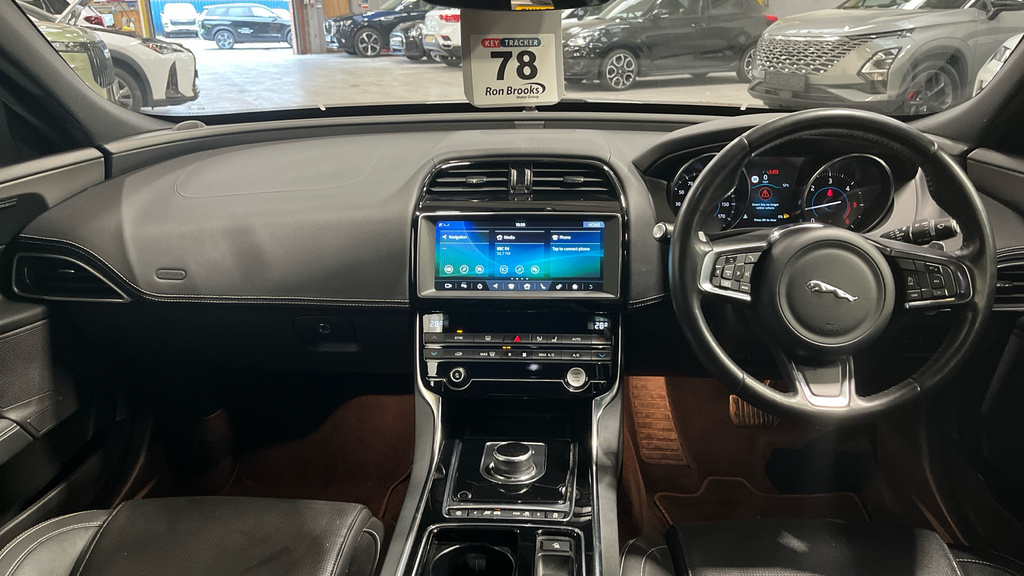 Jaguar XE 2.0D Landmark Euro 6 RY68VLL White #6