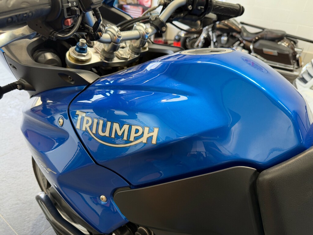 Triumph  675 675 Super Sports Red #3