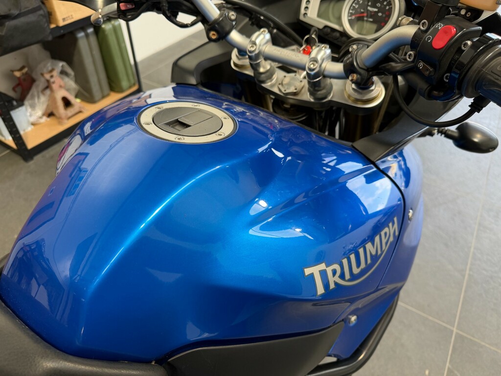 Triumph  675 675 Super Sports Red #8